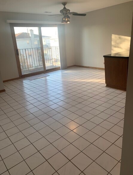 Building Photo - 8826 N Chester Ave