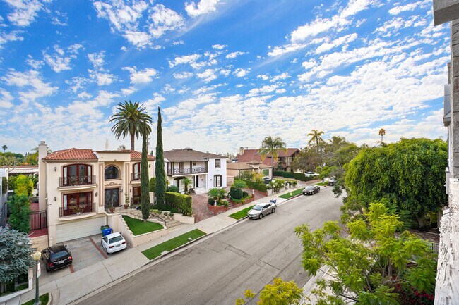 Building Photo - 10627 Ashton Ave