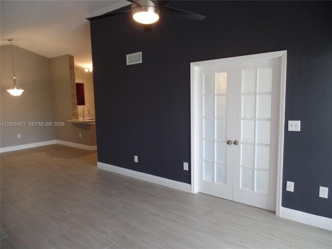 Building Photo - 2881 N Oakland Forest Dr