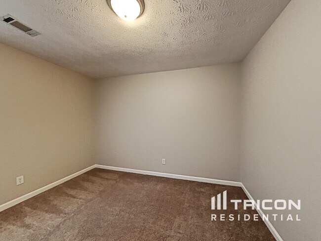 Building Photo - 201 Ranch Ct
