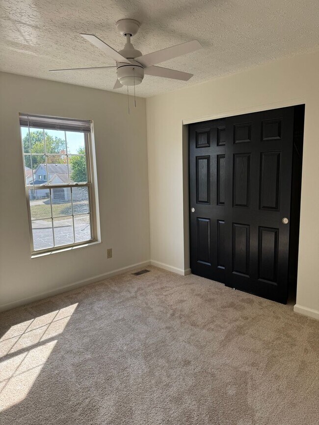 Building Photo - 4 Bedroom, 2.5 Bathroom Single Family Home...