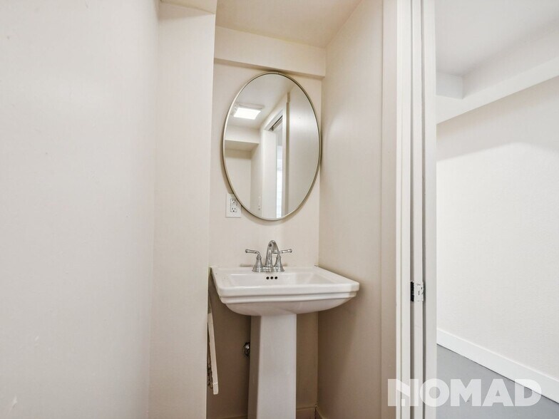 Building Photo - 1237 Lafayette St