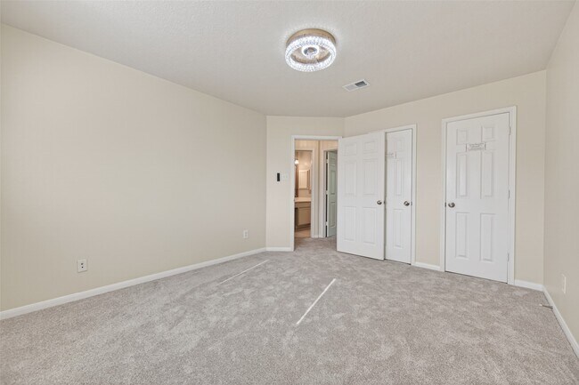 Building Photo - 6710 Creek Village Dr