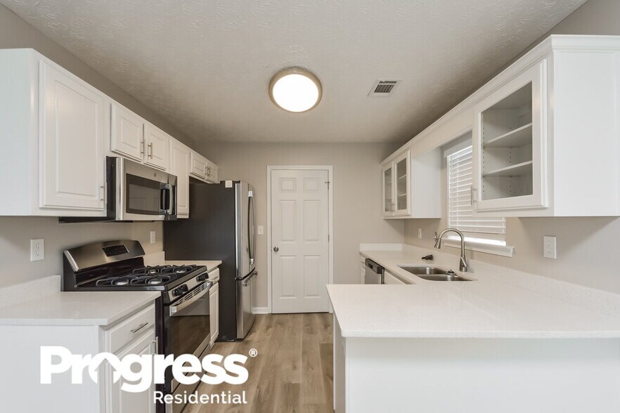 Building Photo - 433 Summer Hill Cir