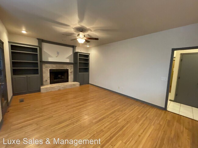 Building Photo - 4 br, 3 bath House - 1218 Three Oaks Circle