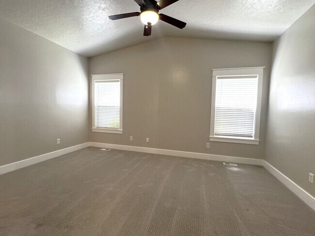 Building Photo - Gorgeous 4 bed 3 bath home in Meridian, ju...