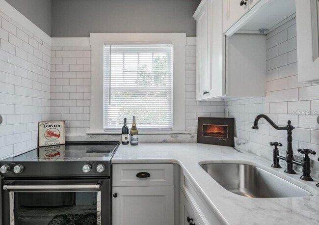 Building Photo - 209 13th Ave N