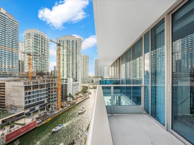 Building Photo - 200 Biscayne Blvd Way