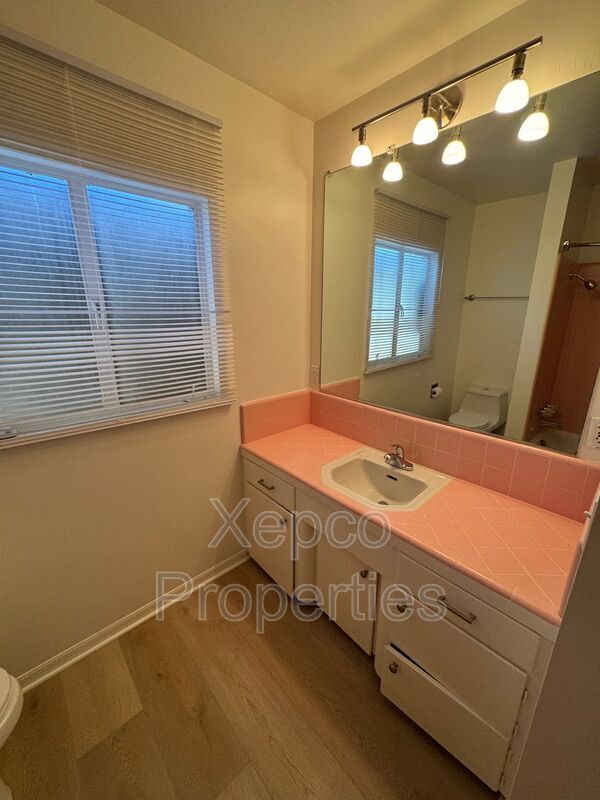 Building Photo - 432 Avenida Ortega