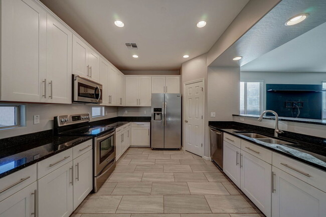 Building Photo - 7636 W Quail Track Dr