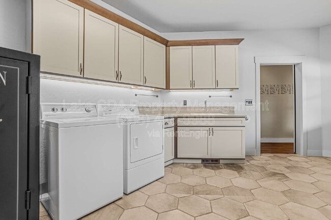 Building Photo - 3676 W Cielo View Ct