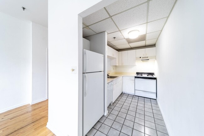 Building Photo - 227 Christopher Columbus Dr
