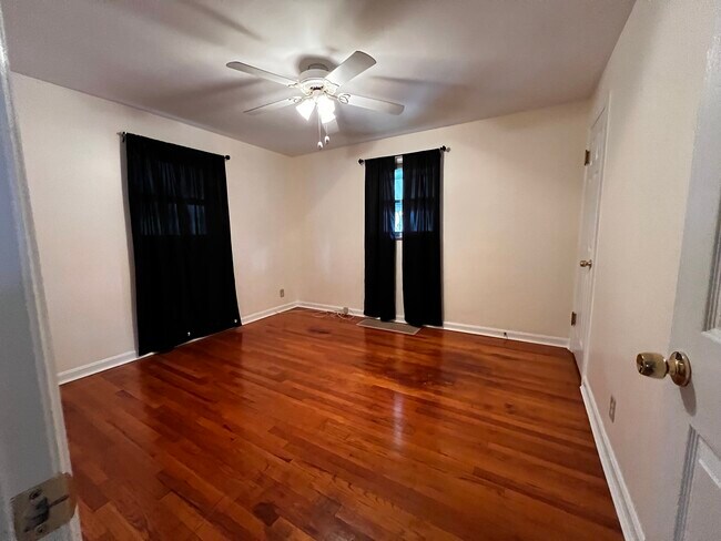 Building Photo - 463 Leath Ave