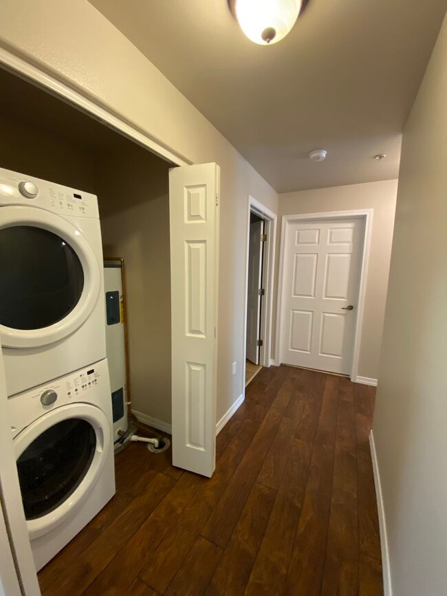 Building Photo - UPPER LEVEL CONDO (RPM#43)