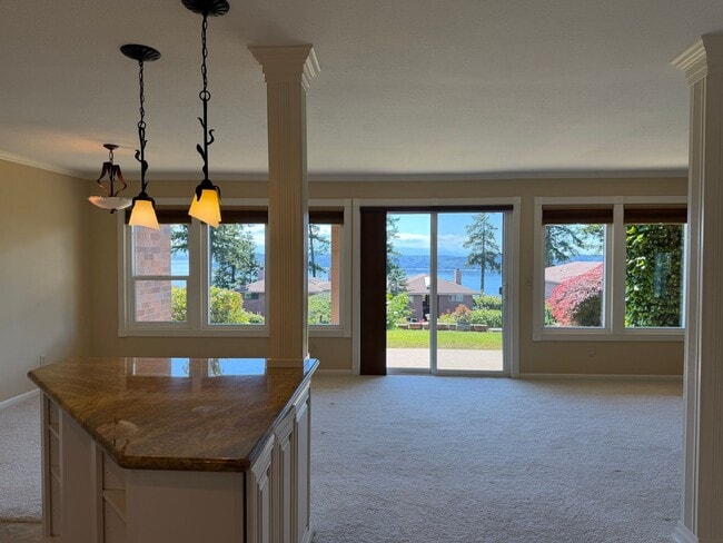 Building Photo - Mukilteo View Condo