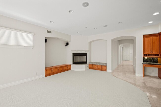 Building Photo - Stunning 4 bed, 4.5 bath home located on a quiet and highly desirable street in Redondo Beach