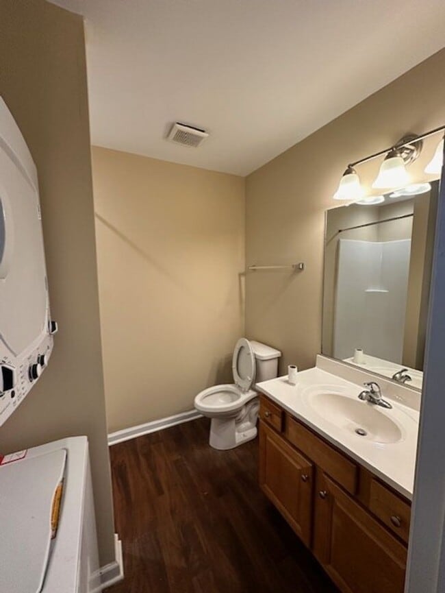 Building Photo - Updated 1 bedroom/1 bath