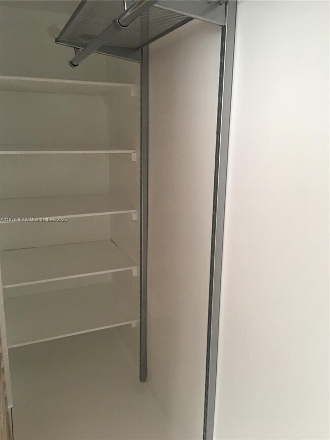 Building Photo - 1408 Brickell Bay Dr