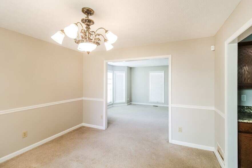 Building Photo - 2915 Emerson Lake Dr