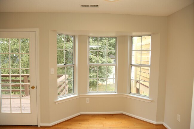 Building Photo - 3 Bedroom Townhouse in Minor Hill