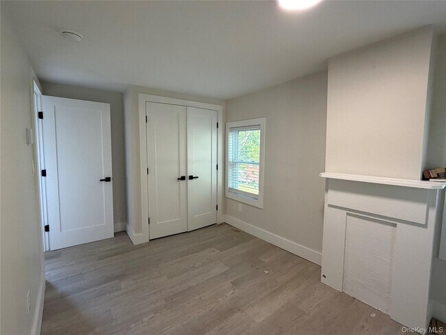 Building Photo - 1445 Burlingham Rd