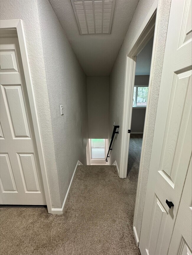 Building Photo - 1004 E Red Cedar Cir