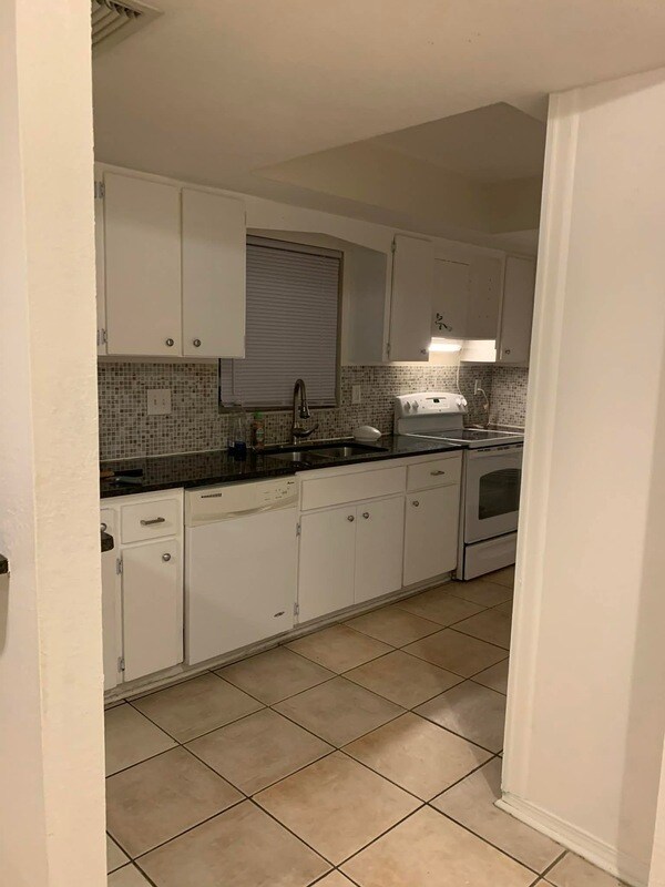 Building Photo - 7811 43rd Ave Dr W