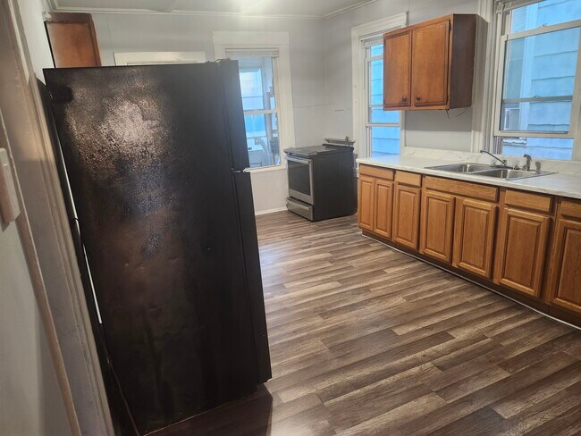 Building Photo - 538 8th Ave