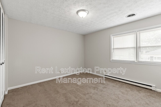 Building Photo - 315 S Eagle Creek Dr