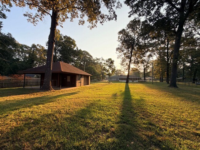 Building Photo - 9103 Dogwood Trail