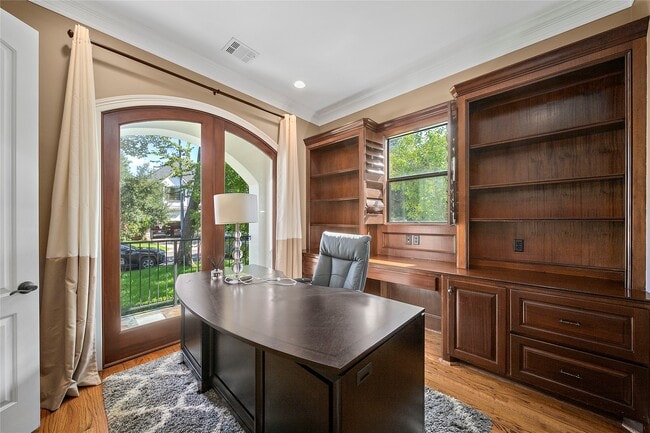 Building Photo - 4321 Jim West St