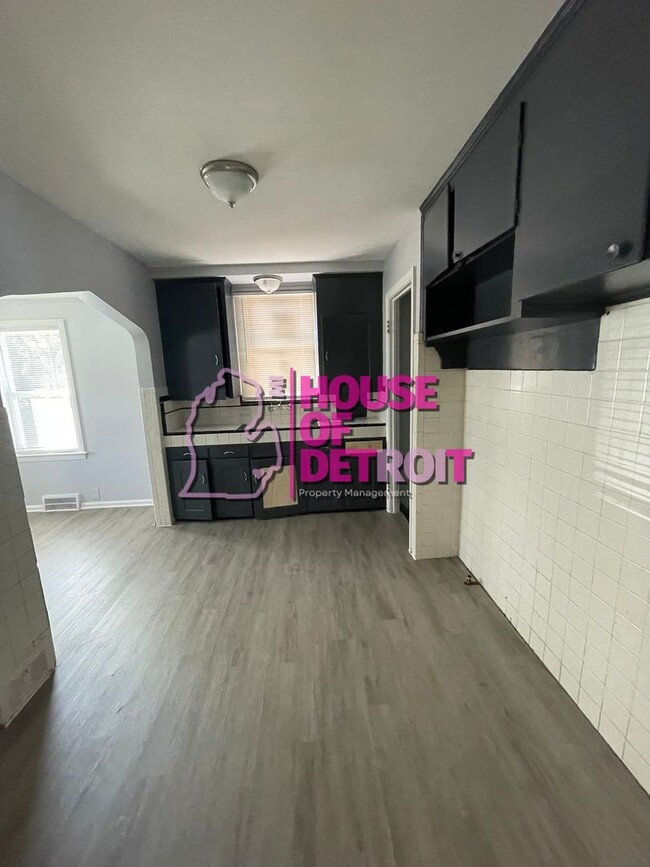 Building Photo - 3 BEDROOM | 1 BATH | FREE PRE SCREEN