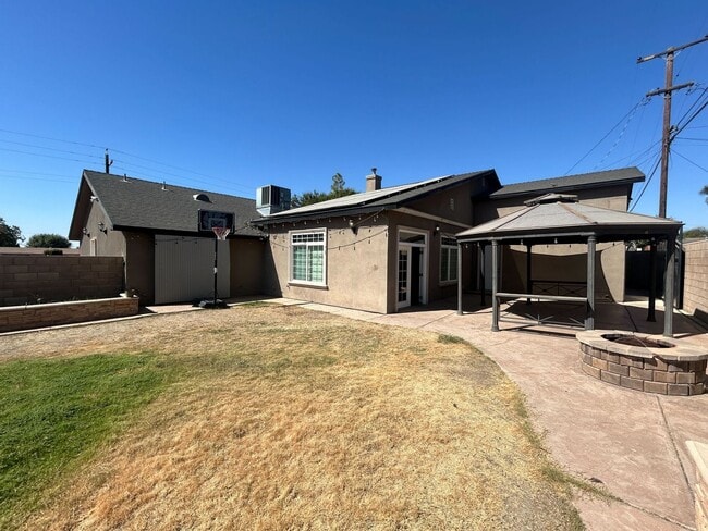 Building Photo - Spacious Home for Rent