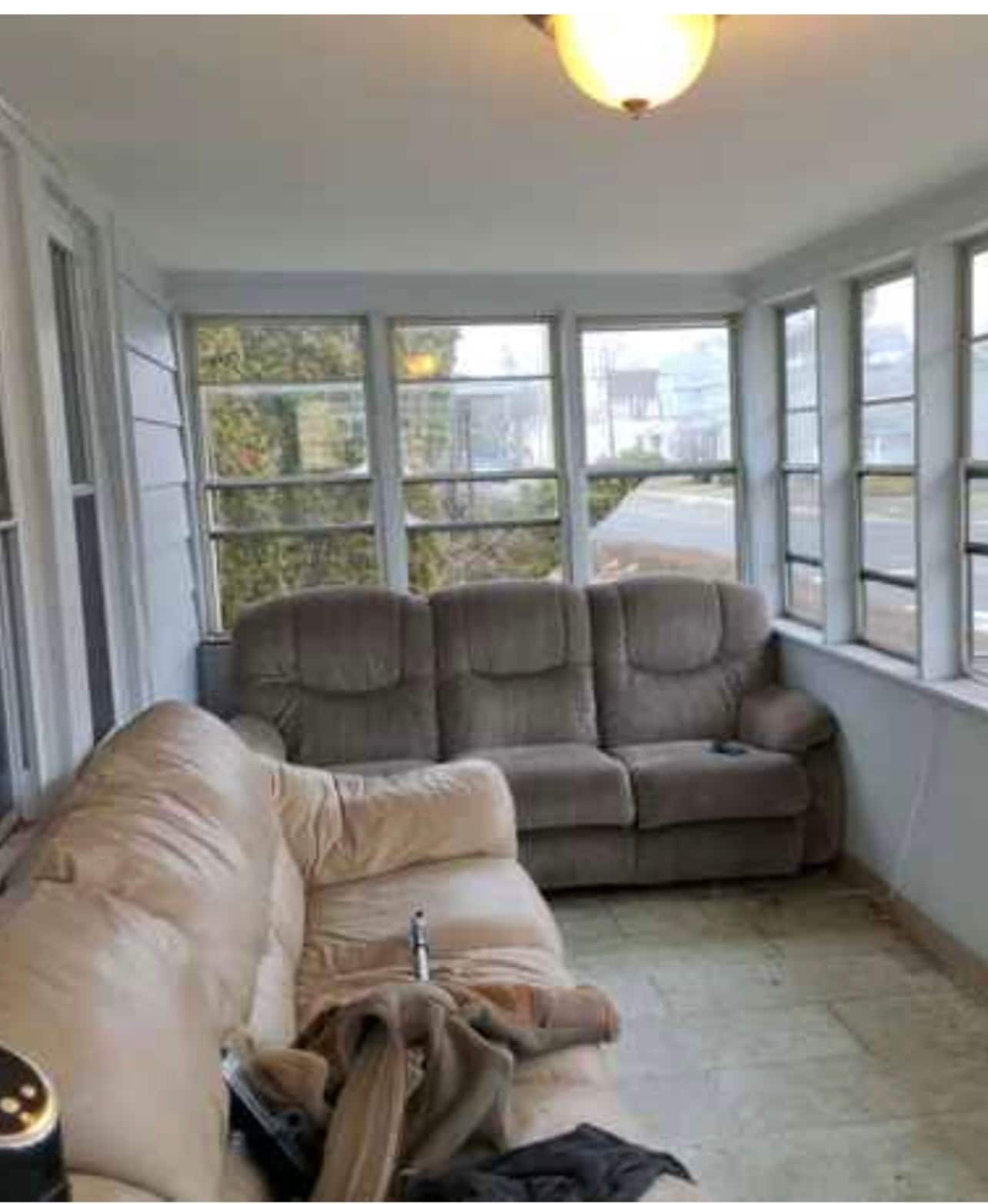 Sunroom (Front Porch) - 303 Ellis St