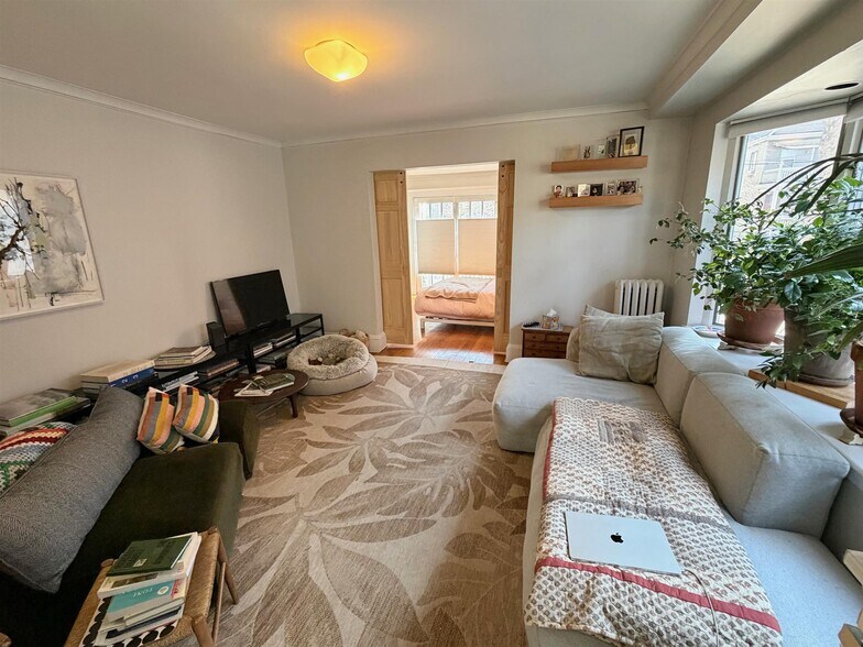 Building Photo - 138 Larch Rd