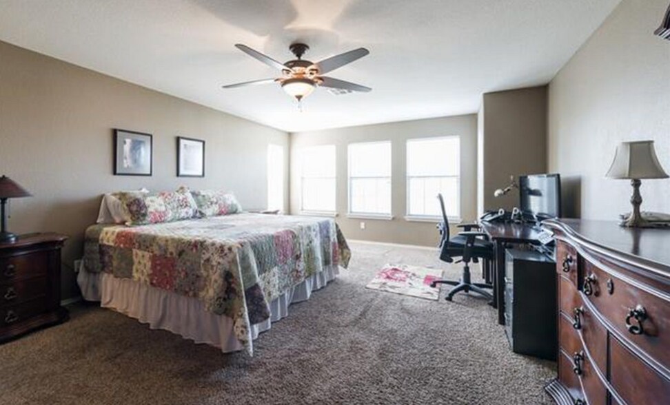 Building Photo - 4405 Woodstock Dr