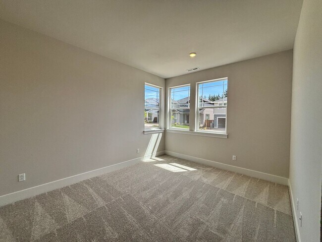 Building Photo - Brand New 5 Bedroom Home in Bull Mountain ...
