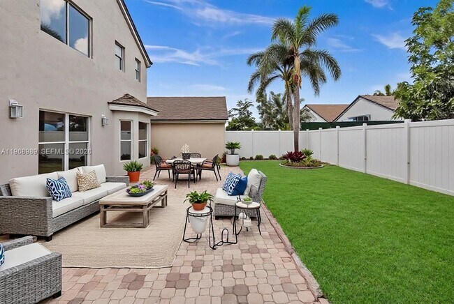 Building Photo - 4917 SW 32nd Way