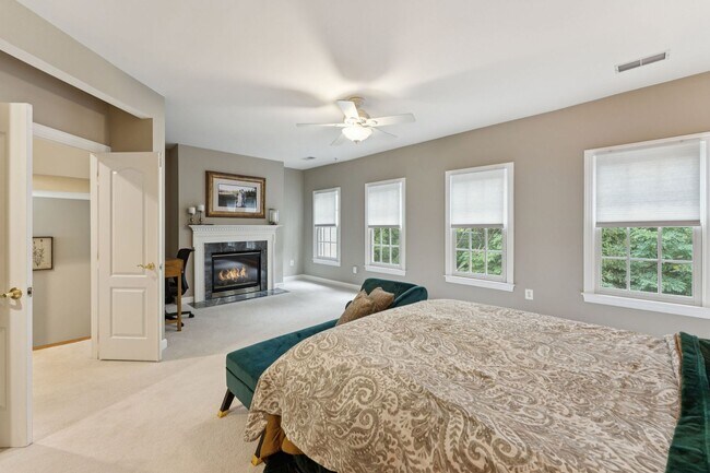 Building Photo - Discover this stunning four-level townhous...