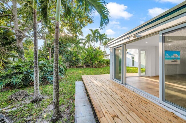 Building Photo - 1960 NE 182nd St