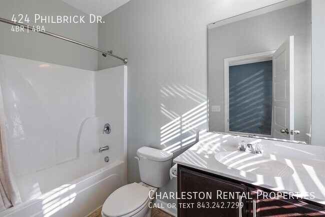 Building Photo - 424 Philbrick Dr