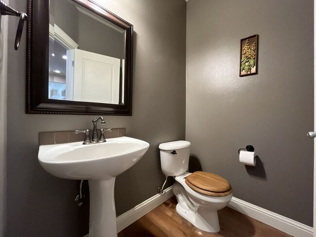 Building Photo - Beautiful 5 Bedroom Home + Office with Grand Entry, Gourmet Kitchen & Private Backyard