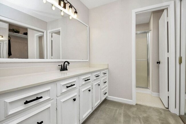 Building Photo - Spacious 2BR/2BA Condo in Prime South Charlotte Location!