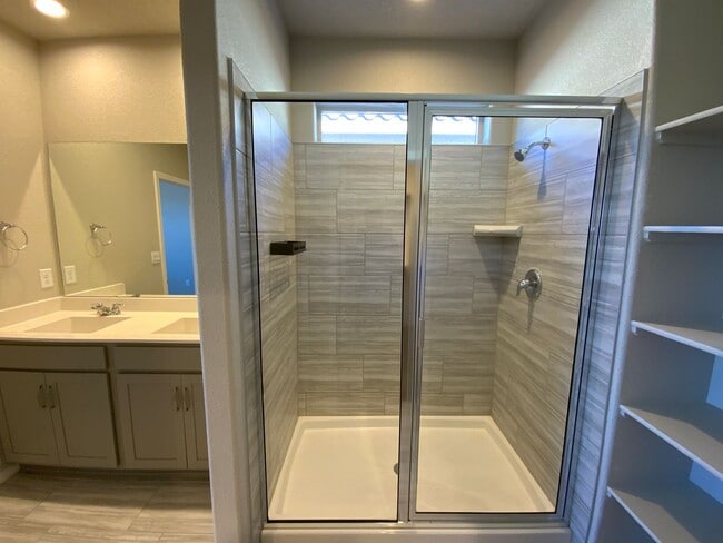 Building Photo - 3 Bedroom Single Story Home Available Near...