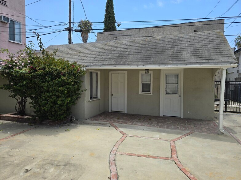 Building Photo - 5826 Willoughby Ave