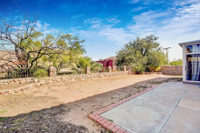 Building Photo - 7408 Big Bend Dr