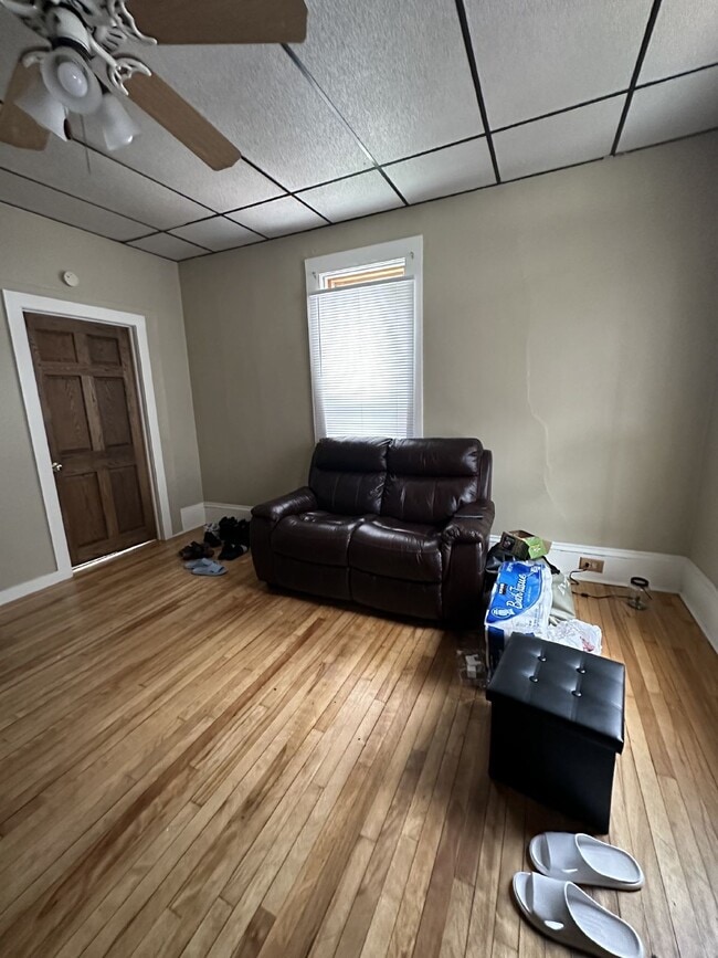 Building Photo - Awesome 3 bedroom 1 bath - available for J...