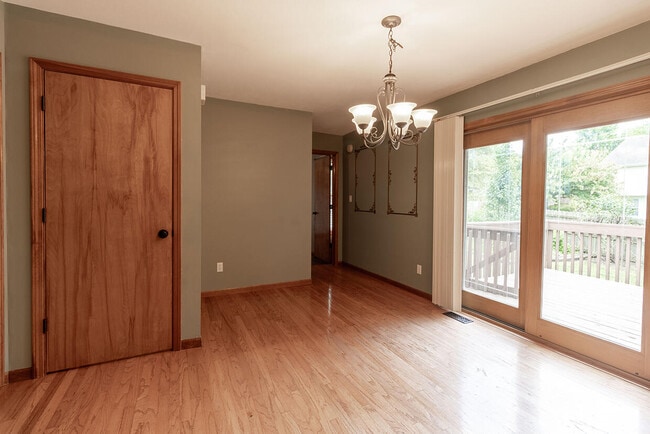 Building Photo - 1302 Look Out Ct