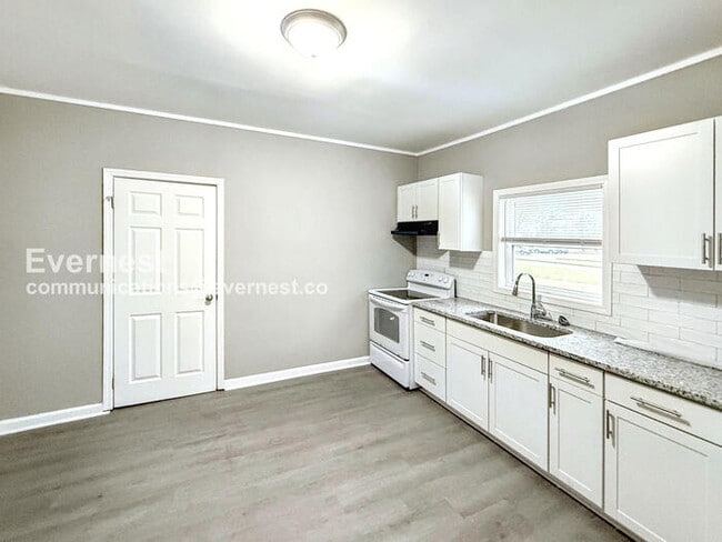 Building Photo - 3335 31st Pl N