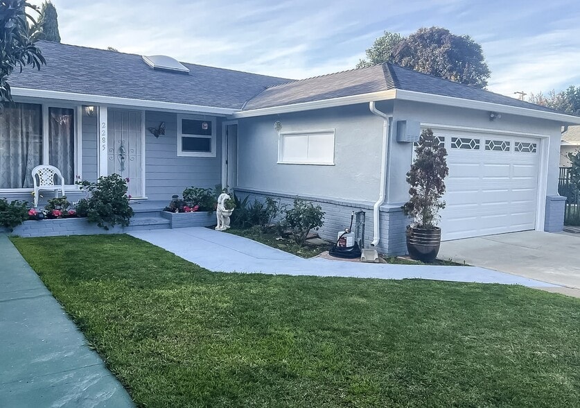 Building Photo - 2285 Pulgas Ave